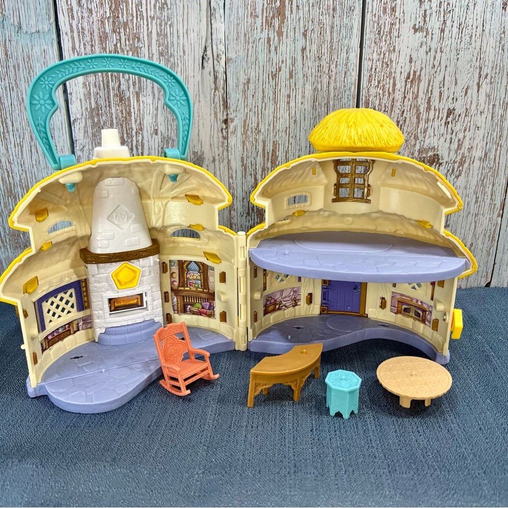 MATTEL Movie WISH Micro House Playset Cottage Travel Toy